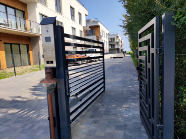 Mieszkanie blok mieszkalny przy lesie