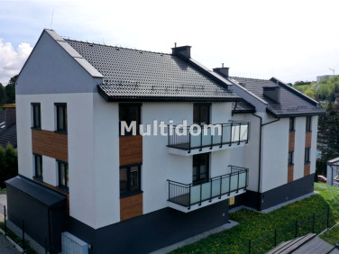 Dom z balkonem
