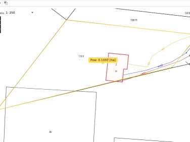 Zabudowana działka Księginice