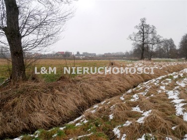Pusta działka Książenice